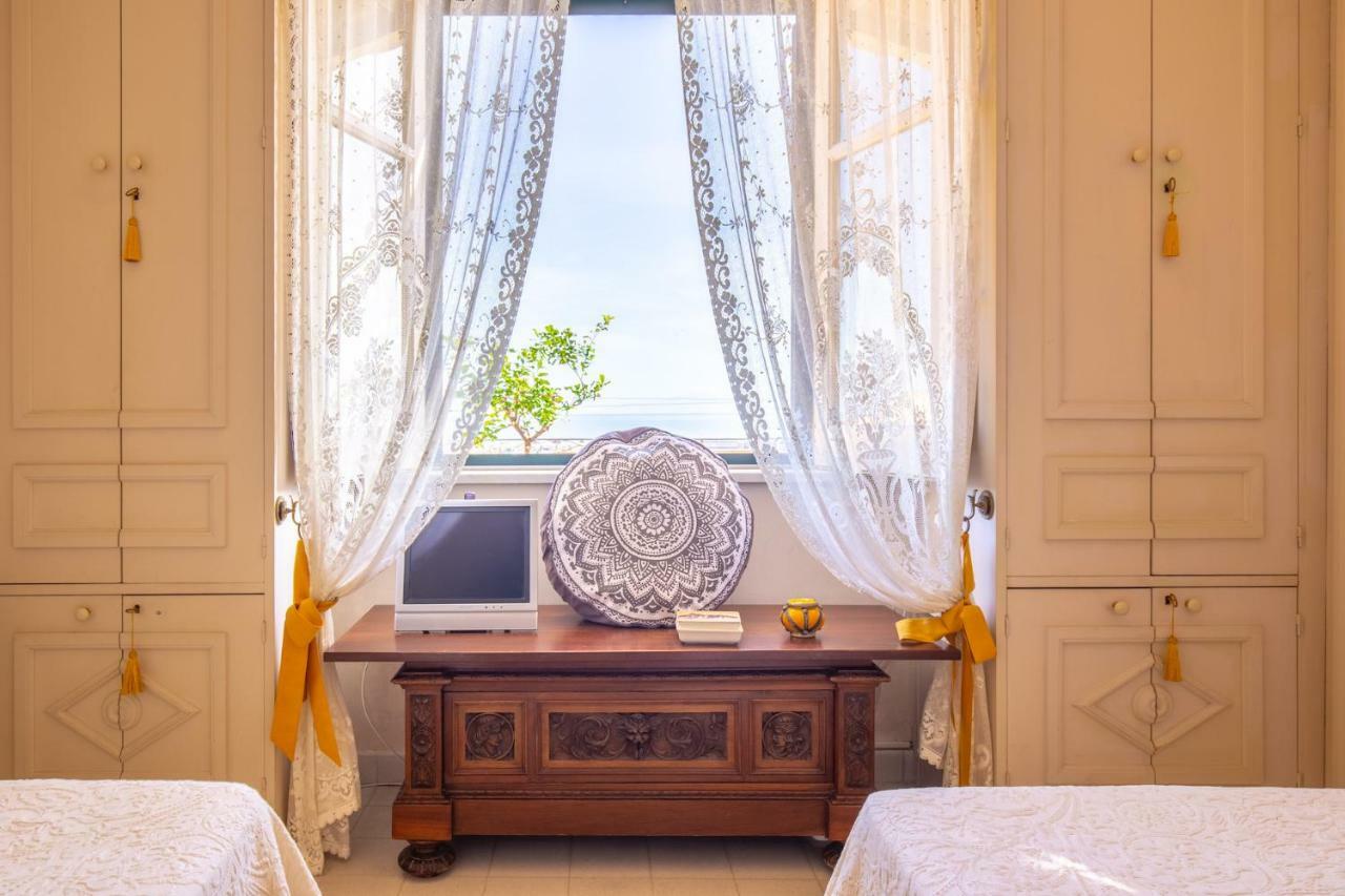 Вілла Solemar Sicilia - Casa Porto Bagnera Санта-Флавія Екстер'єр фото